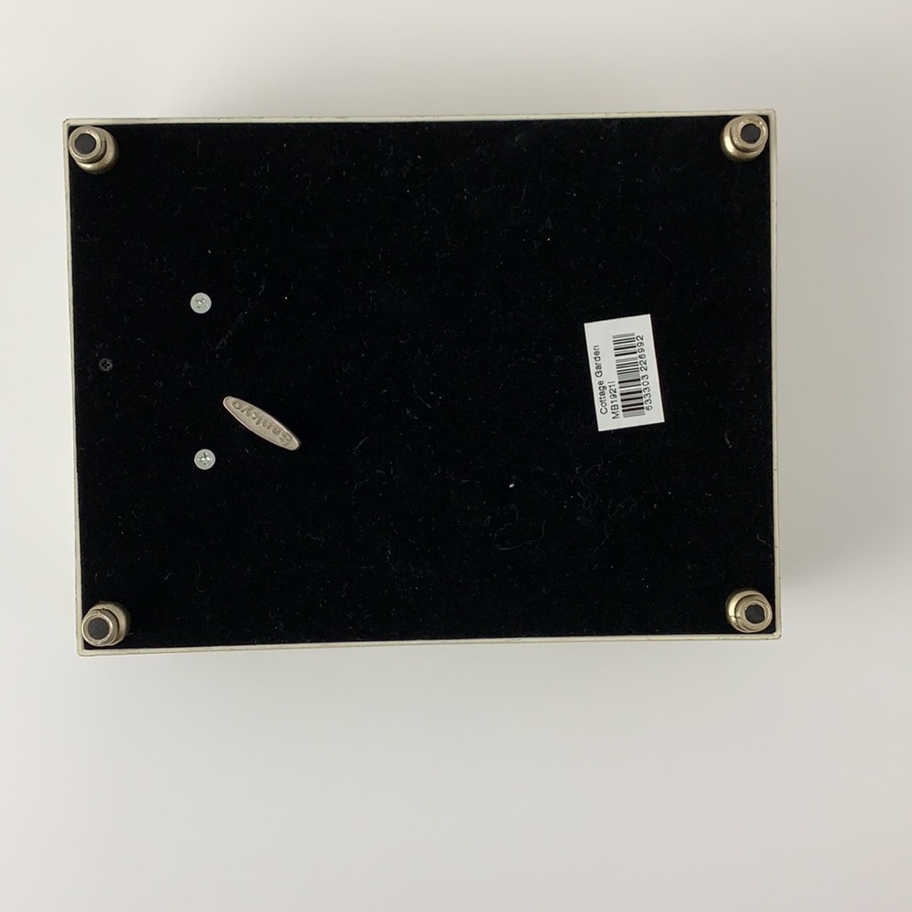 Musical Jewelry Box with Photo Display - Picture 6 of 16